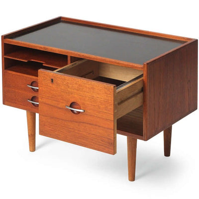 The 'Telephone Table' by Hans J. Wegner for Johannes Hansen, 1954 - WYETH