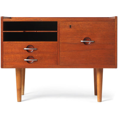 The 'Telephone Table' by Hans J. Wegner for Johannes Hansen, 1954 - WYETH